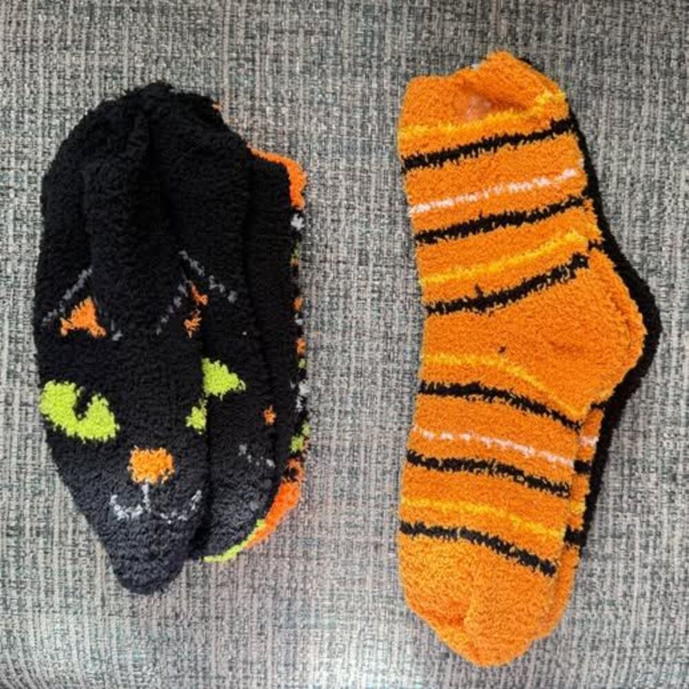 5 Pairs of Women’s Soft Fuzzy Halloween Socks